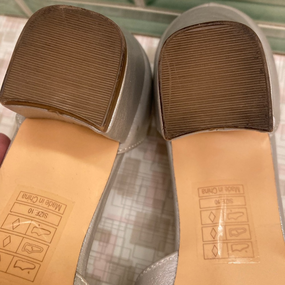 Silver BAIT footwear low ankle t-strap heels silver sz 10 - Picture 10 of 10